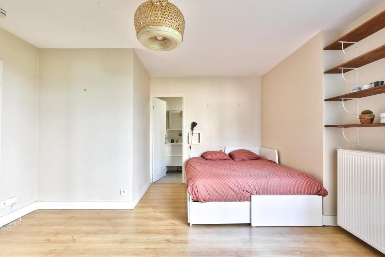 Apartment For 2 People In La Villette